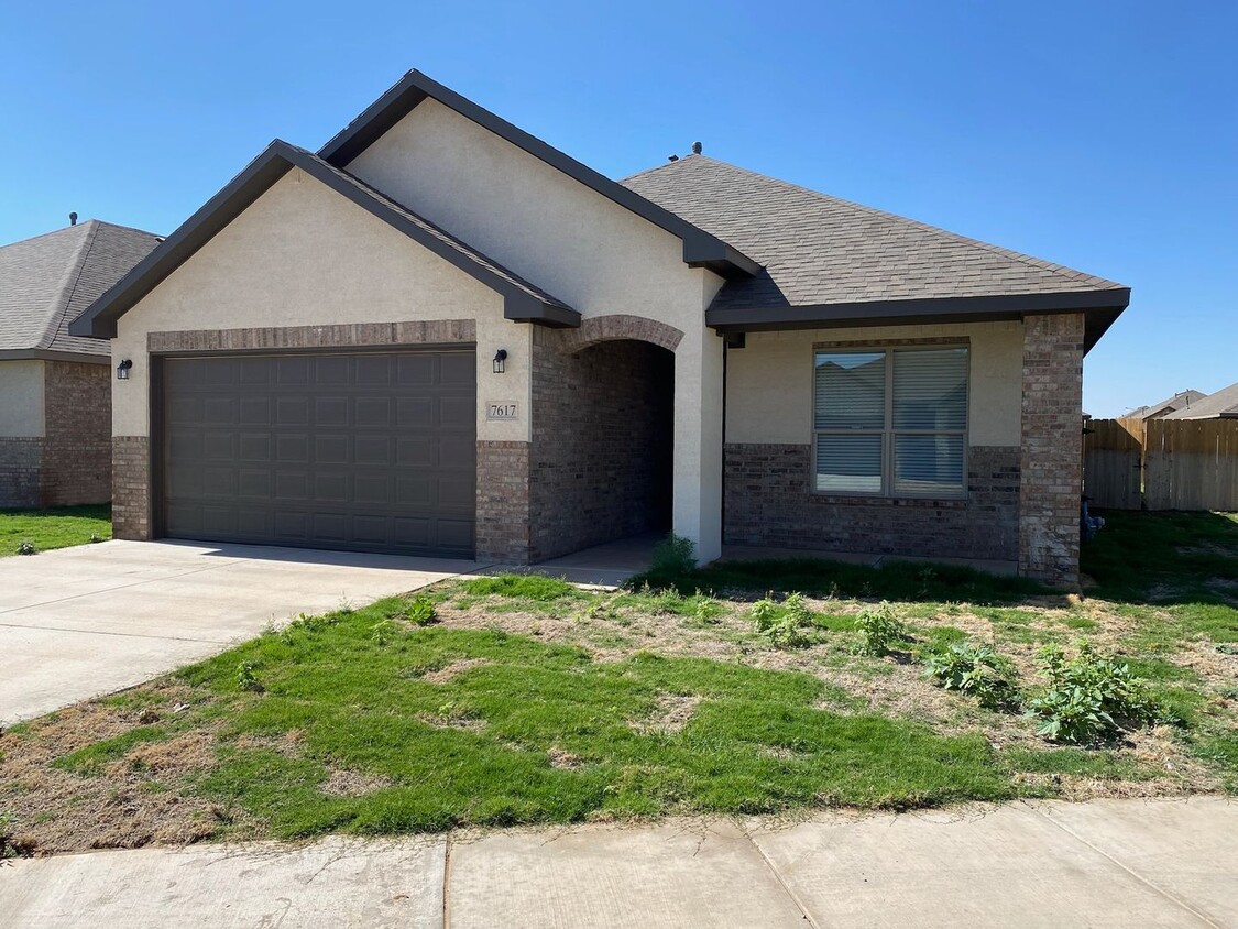 Primary Photo - Beautiful New Home In Escondido Ranch