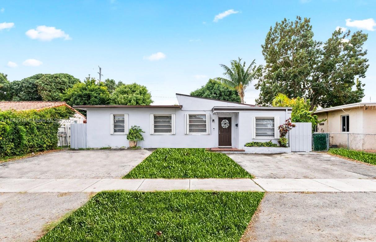 Foto principal - 6840 SW 3rd St