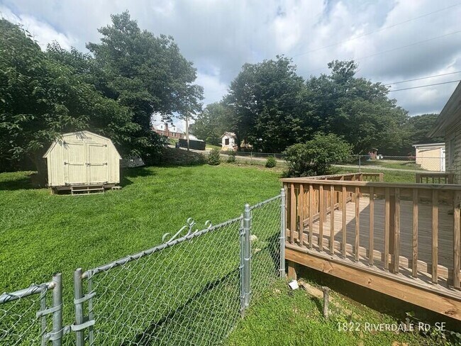 Foto del edificio - 1822 Riverdale Rd SE
