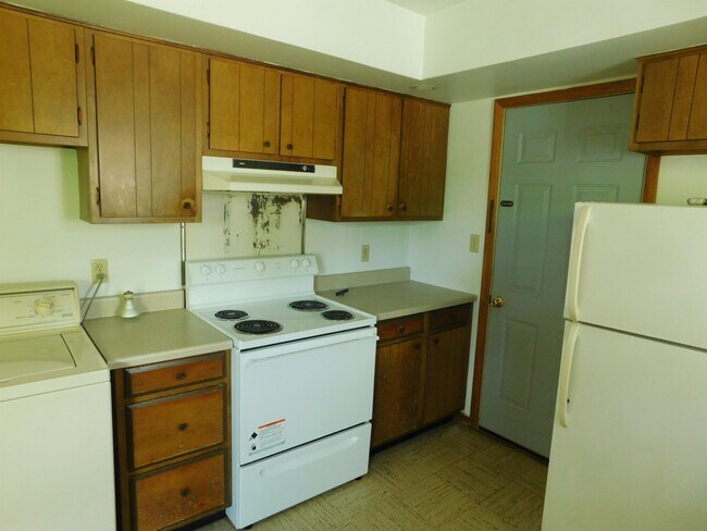 Building Photo - 1402 E McHenry St