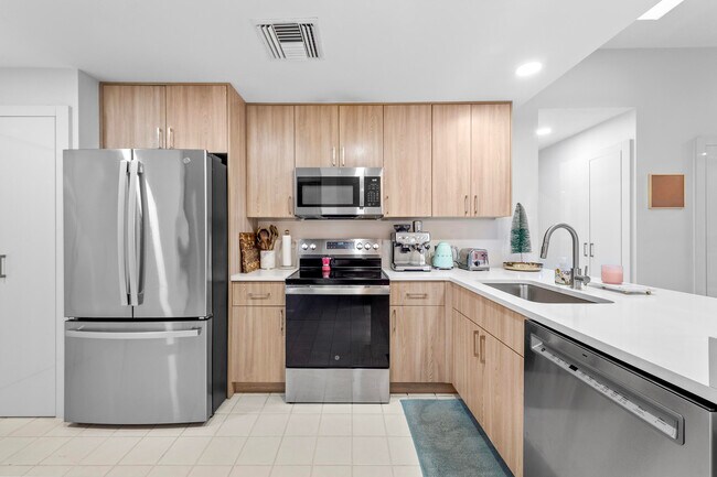 Building Photo - 7460 La Paz Blvd