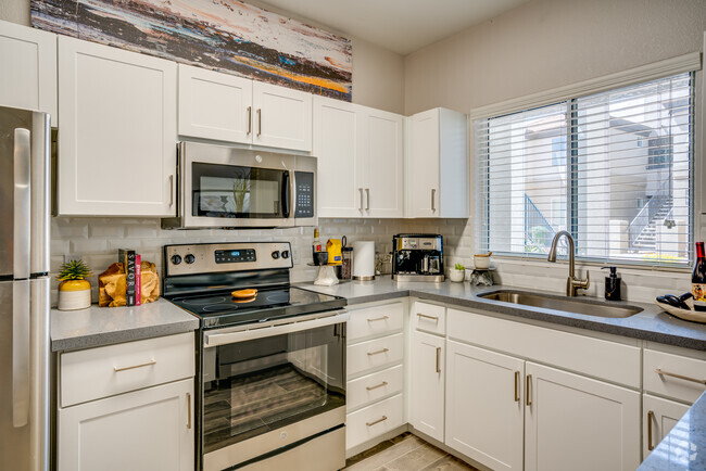 1 BR, 1 BA - 854SF - Broadstone Tempe Station