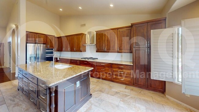 Building Photo - 990 S Avenida Los Reyes