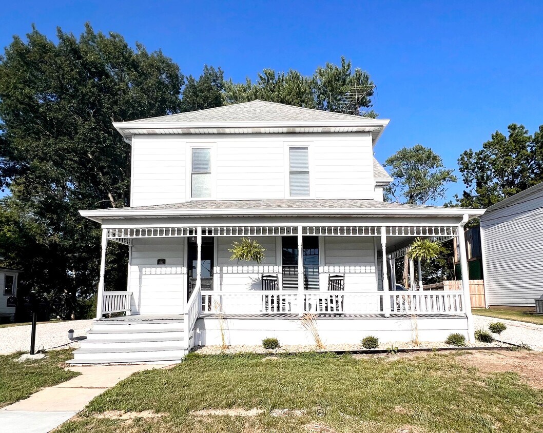 221 N Walnut St, Perryville, MO 63775 Apartments in Perryville, MO