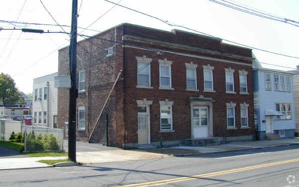 Building Photo - 526 Elm St
