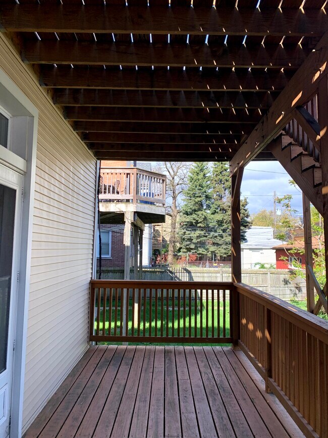 Patio - 1920 W School St