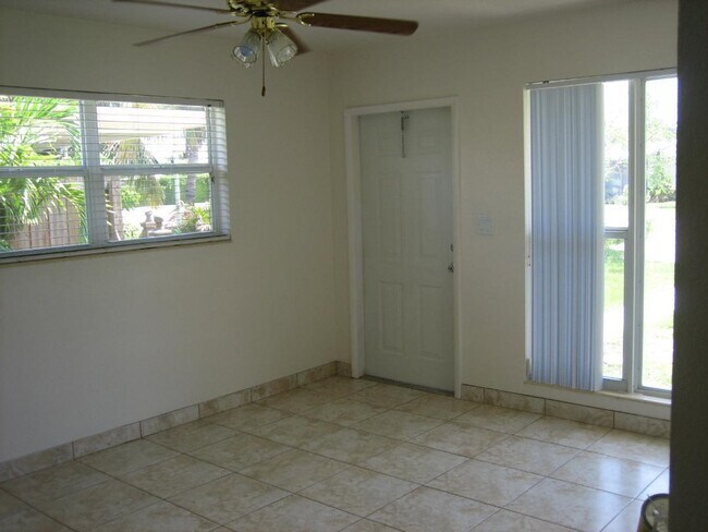 Foto del edificio - 231 NE 24th St