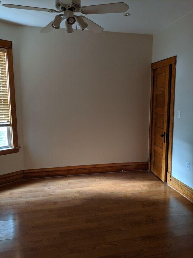 Building Photo - 3 bedroom in Chicago IL 60647
