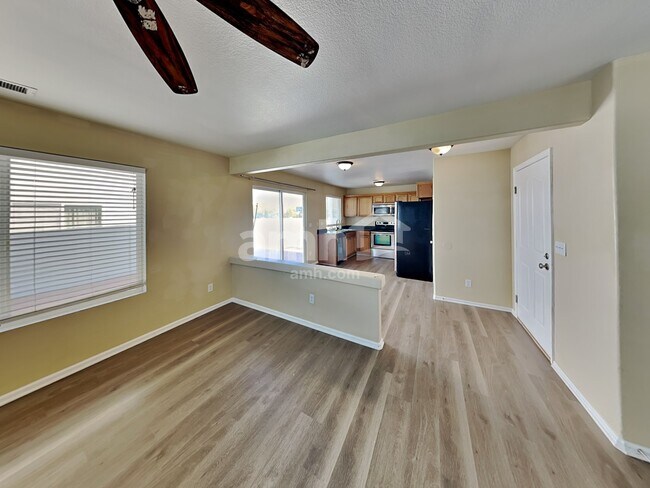 Foto del edificio - 21551 E 42nd Ave