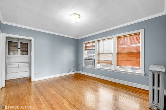 Foto del edificio - 3702 W 61st St