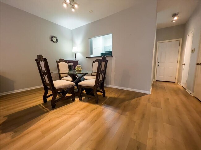 Foto del edificio - 3212 Holly Hall St