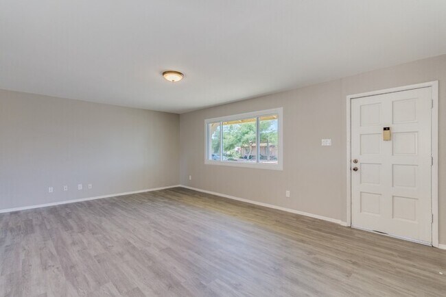 Foto del edificio - ? Newly Remodeled! 3-Bed/2-Bath in North P...