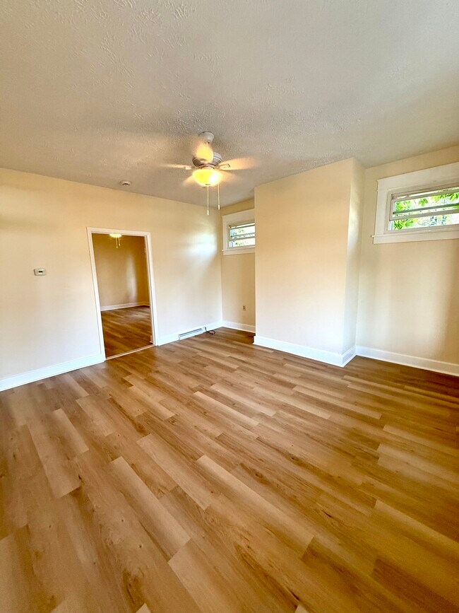 Sala de estar - 1054 Vance Ave