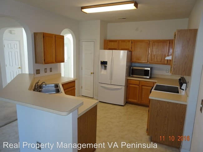 Building Photo - 919 Hanson Dr