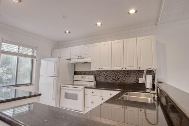 Building Photo - 4489 Luxemburg Ct