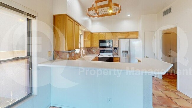 Building Photo - 2284 Avenida Del Petalo