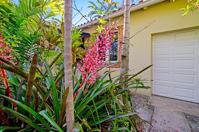 Foto del edificio - 720 NW 75th St