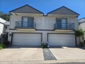 Building Photo - 930 W Country Terrace