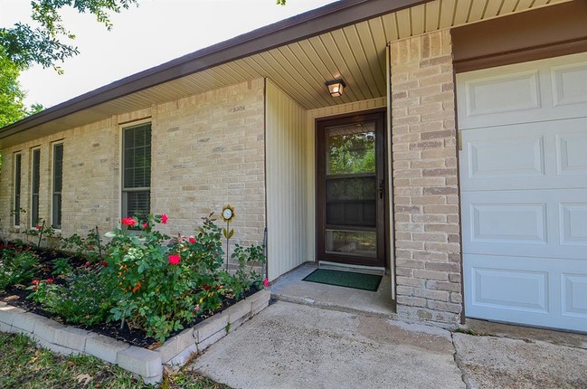 Building Photo - 23911 Pepperrell Pl St