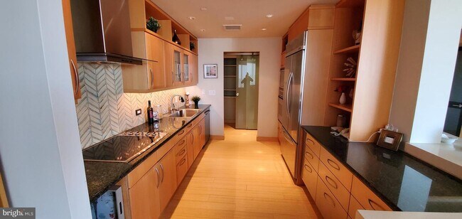 Building Photo - 202 W Rittenhouse Square
