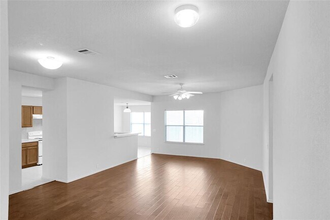 Foto del edificio - 14400 Martial Eagle Dr