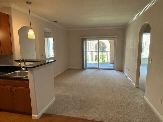 Foto del edificio - Beautiful 2 Bedroom 2 Bath Condo in the De...