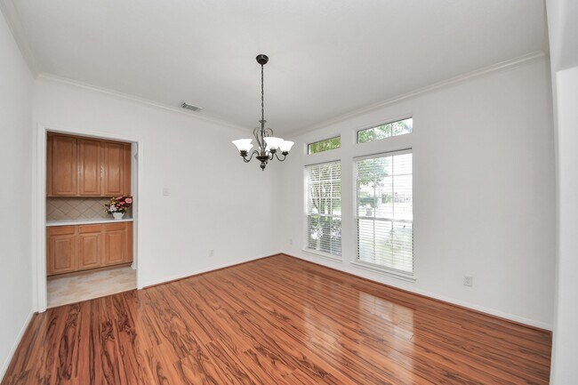 Foto del edificio - 4230 Waterwood Dr