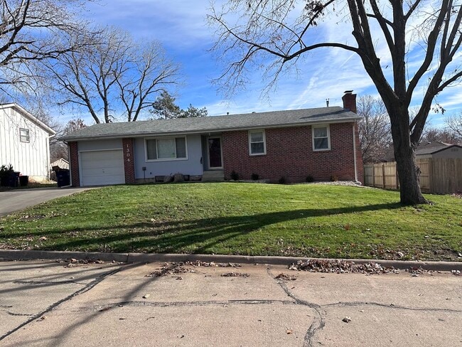 Building Photo - 1304 Overlook Dr