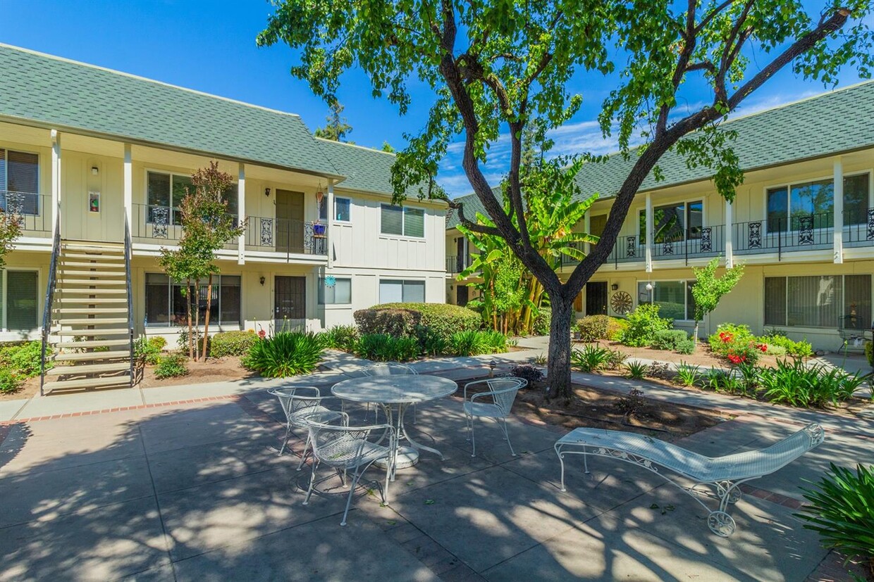 Foto principal - 5090 N Roosevelt Ave