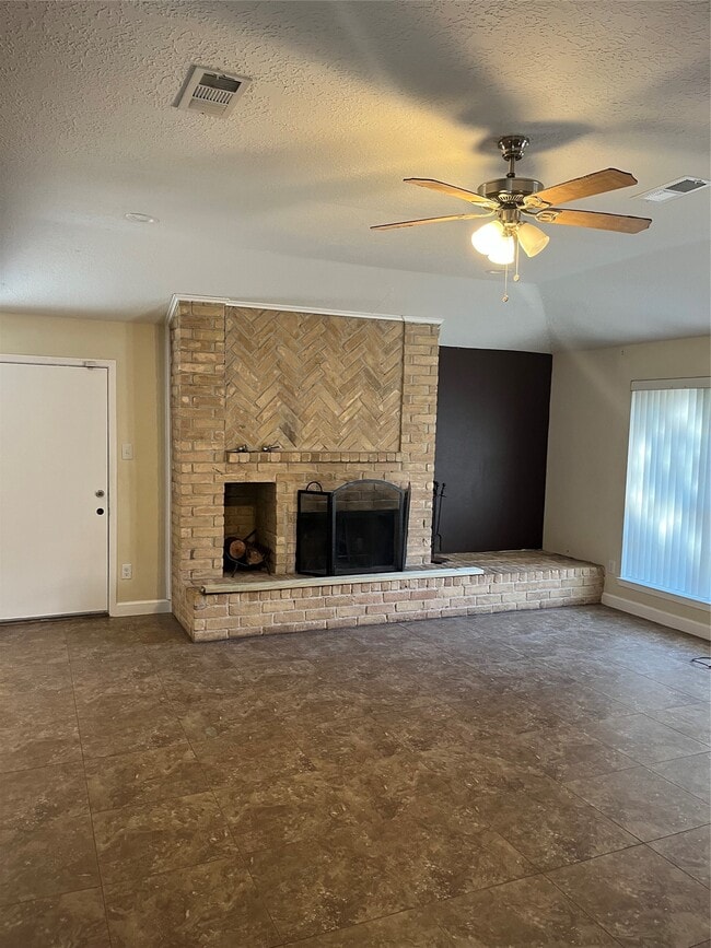 Building Photo - 7010 Pickett Dr