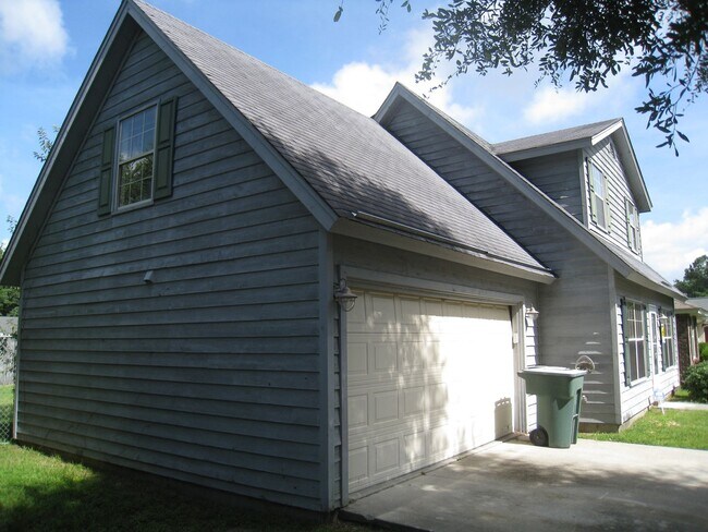Building Photo - 111 Country Walk Cir