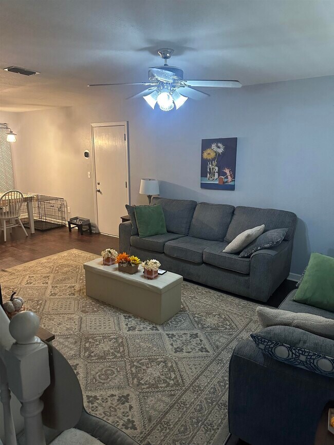 Foto del edificio - 3140 Camelliawood Cir W