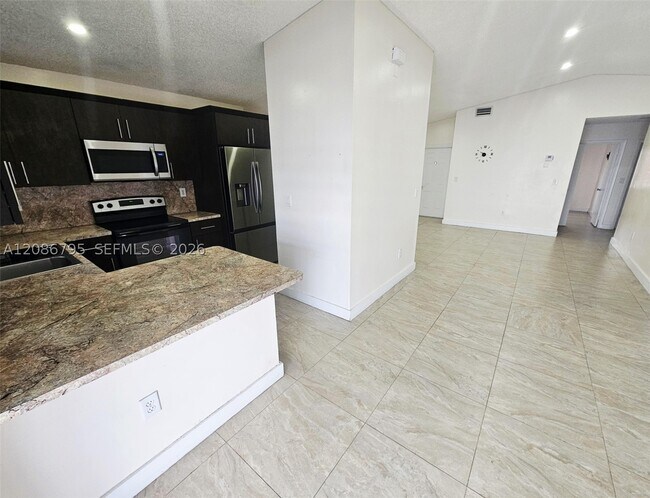 Foto del edificio - 9319 NW 121st St