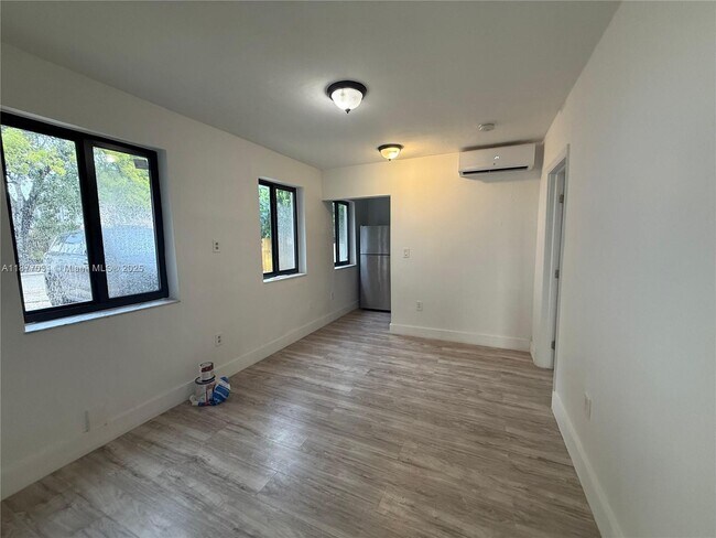Foto del edificio - 1035 SW 4th St