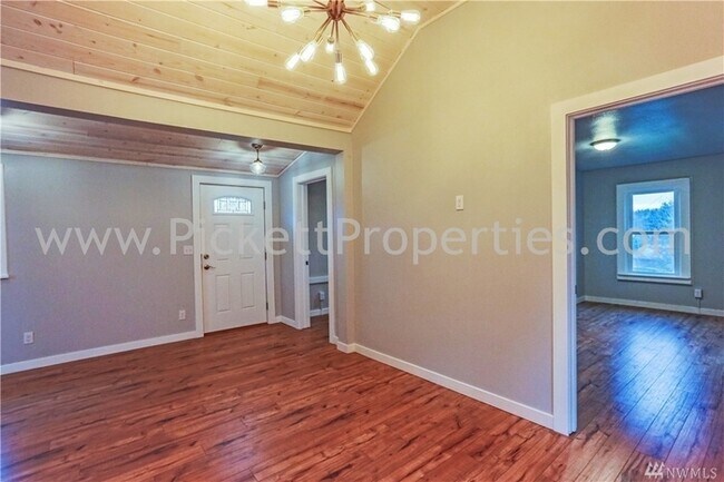 Foto del edificio - Gorgeous 2 Bedroom Close to PSNS