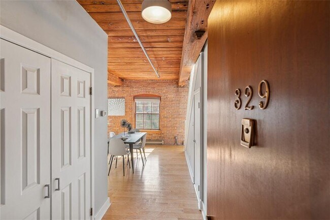 Foto del edificio - 555 S Water St