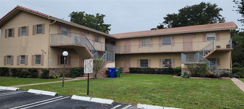 Foto principal - 8606 NW 35th St