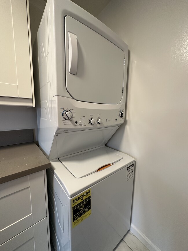 In-unit stackable washer/dryer - 2725 Obama Blvd