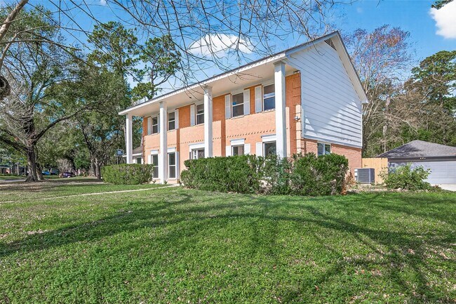 Foto del edificio - 6210 Rippling Hollow Dr