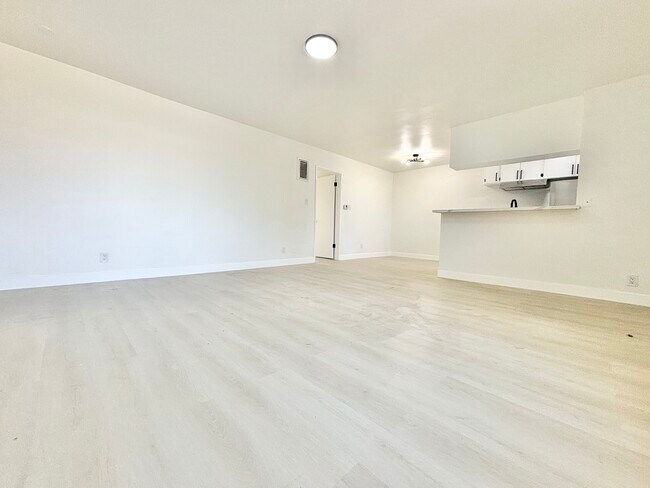 Foto del edificio - 700 Glenway Dr