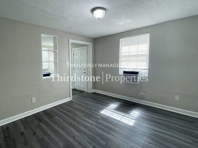 Foto del edificio - 1002 Lawrence St