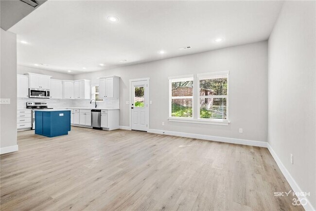 Building Photo - 279 Bloyd St
