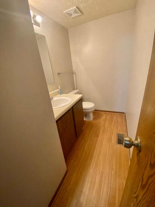 Building Photo - 7862 Woodhouse Ln