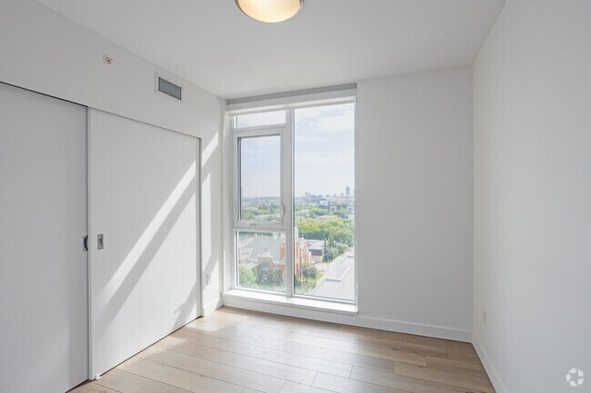 2 chambres, 2 salles de bain - 755 pi² - Chambre principale - The MacLaren