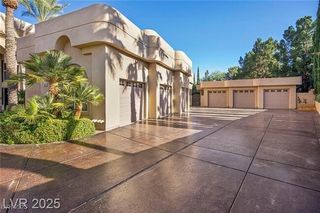 Building Photo - 1008 Trophy Hills Dr