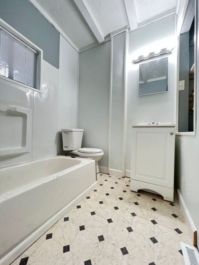 Foto del edificio - Cute & Cozy Home Ready for You! Two Bed Pl...