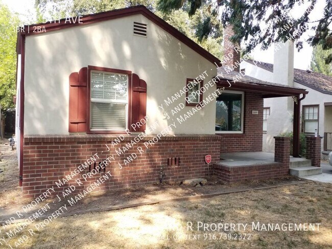 Building Photo - 3/2 in Land Park