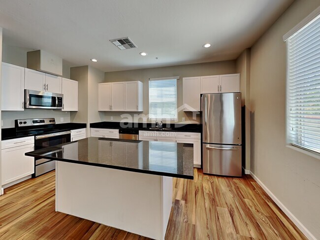 Foto del edificio - 20697 W Stone Hill Rd