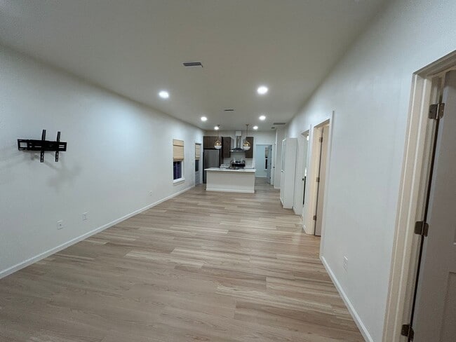 Building Photo - Beautiful Home in Newberry