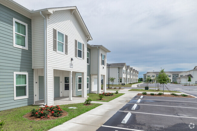 Comunidad - Las Colinas Townhomes